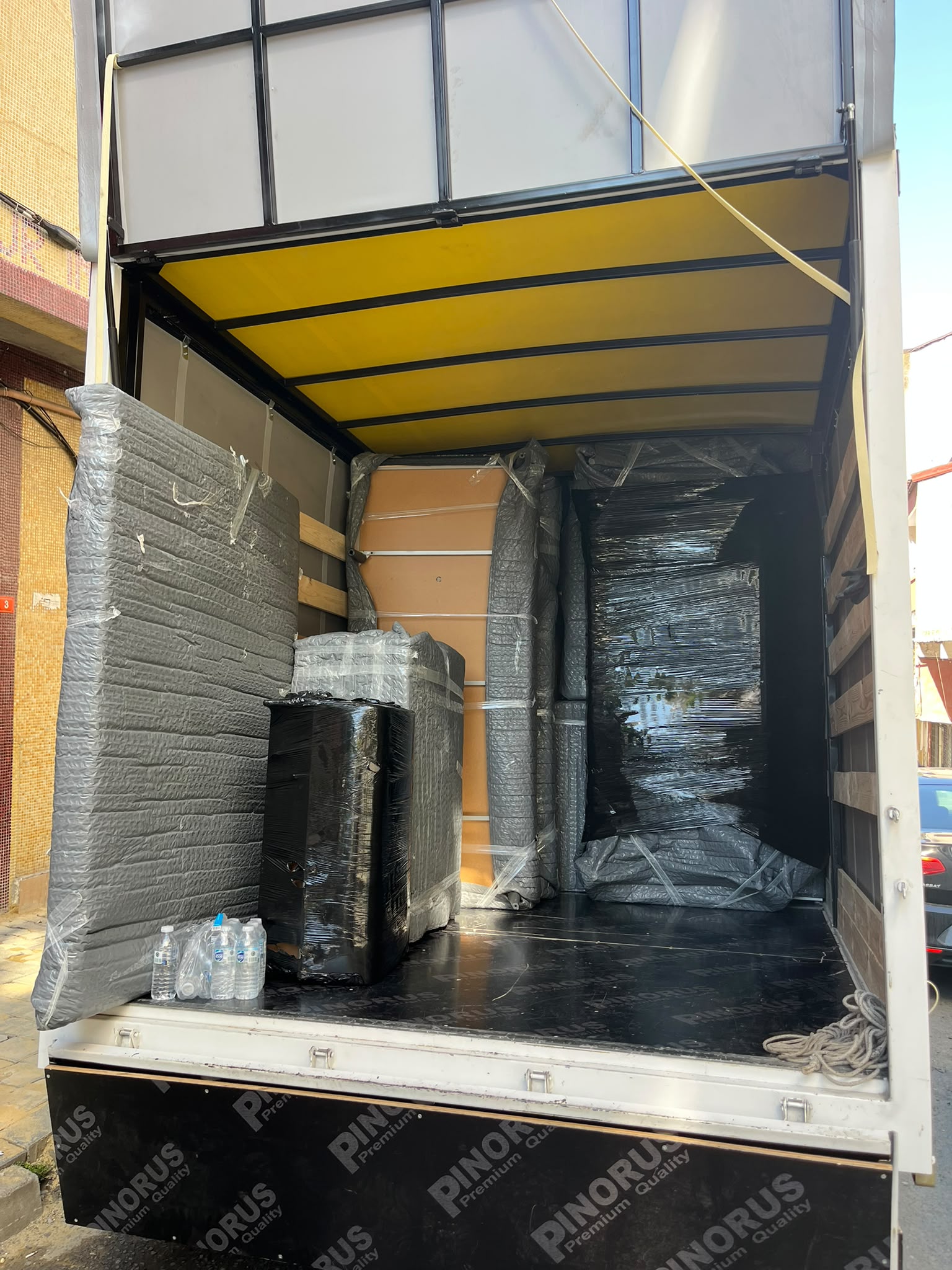 Evde özenli eşya paketleme ve taşınma hazırlığı
